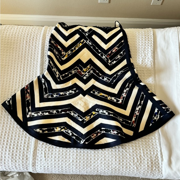 Herve Leger Dress - Picture 5 of 8